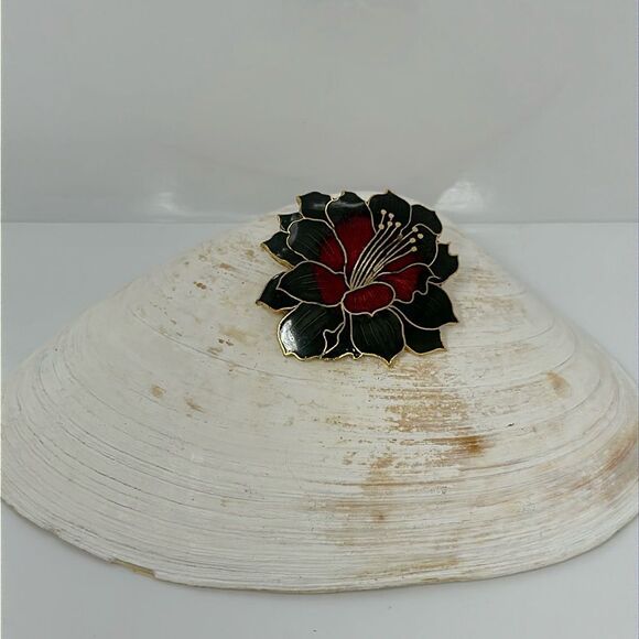 Flower enamel brooch - Picture 1 of 2
